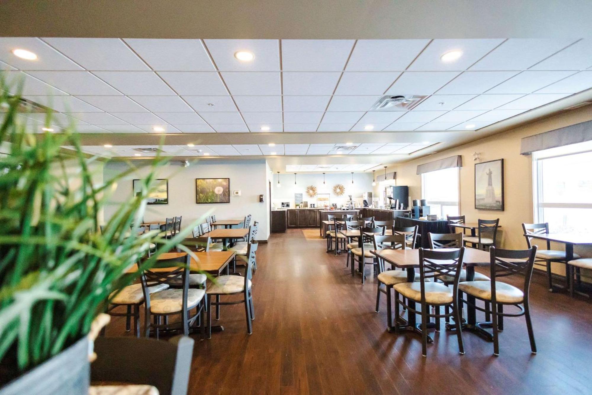 Best Western Plus Lacombe Inn And Suites Exterior foto
