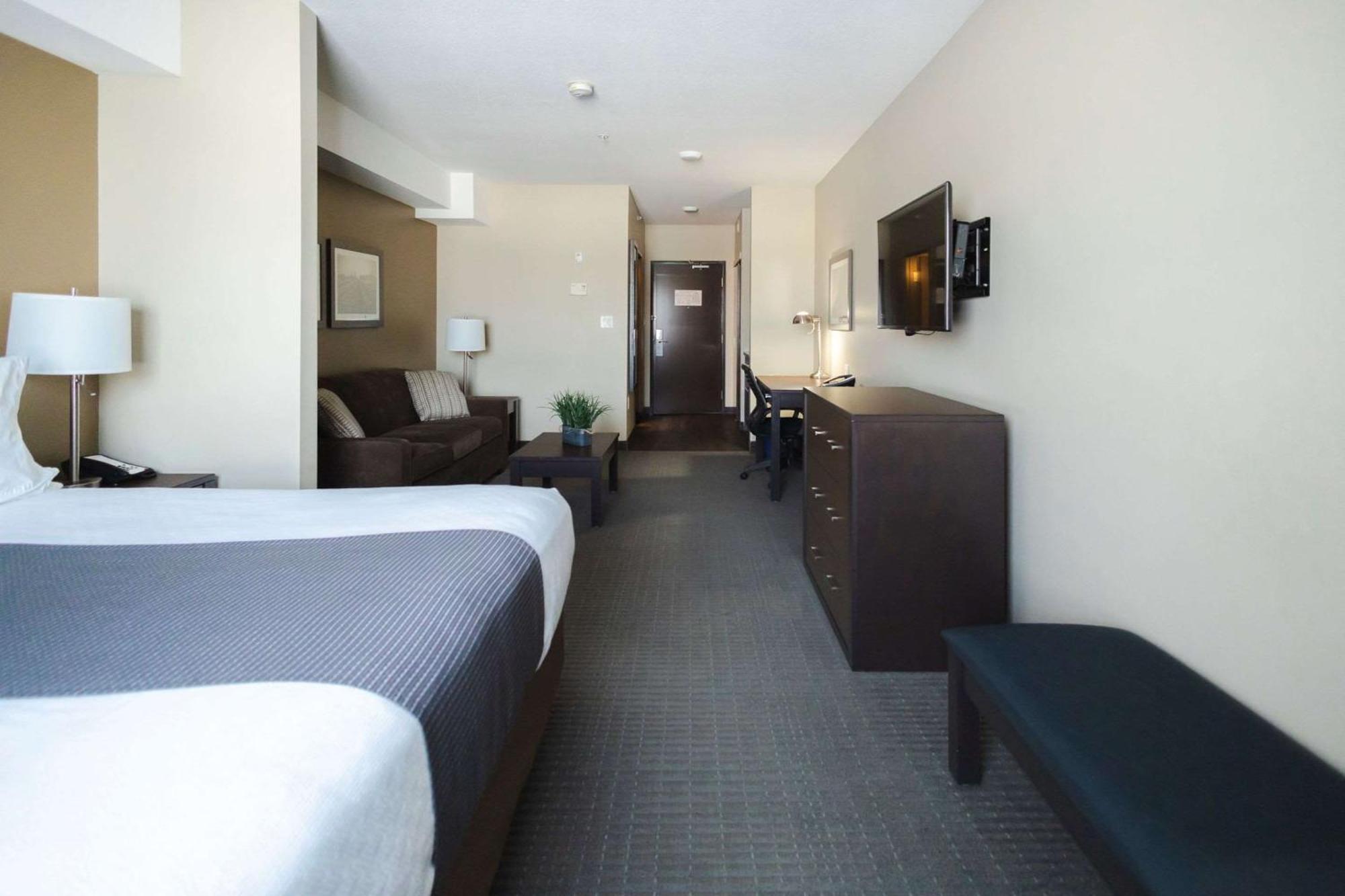 Best Western Plus Lacombe Inn And Suites Exterior foto