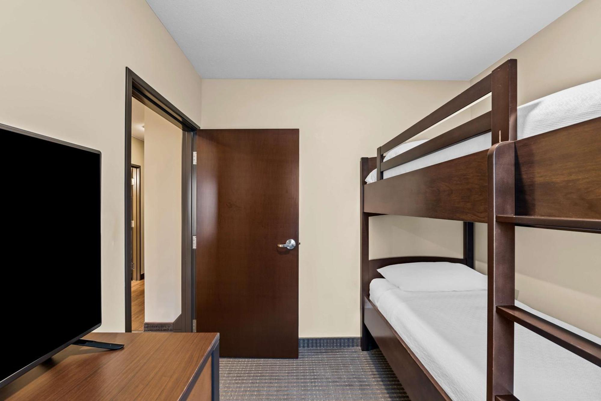 Best Western Plus Lacombe Inn And Suites Exterior foto