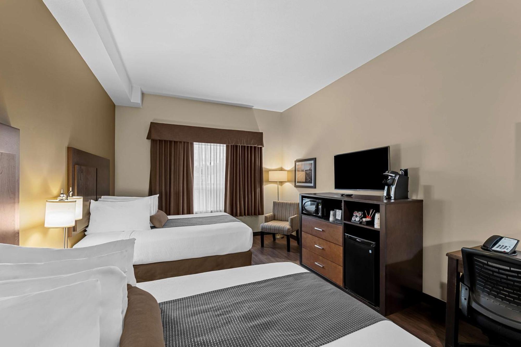 Best Western Plus Lacombe Inn And Suites Exterior foto