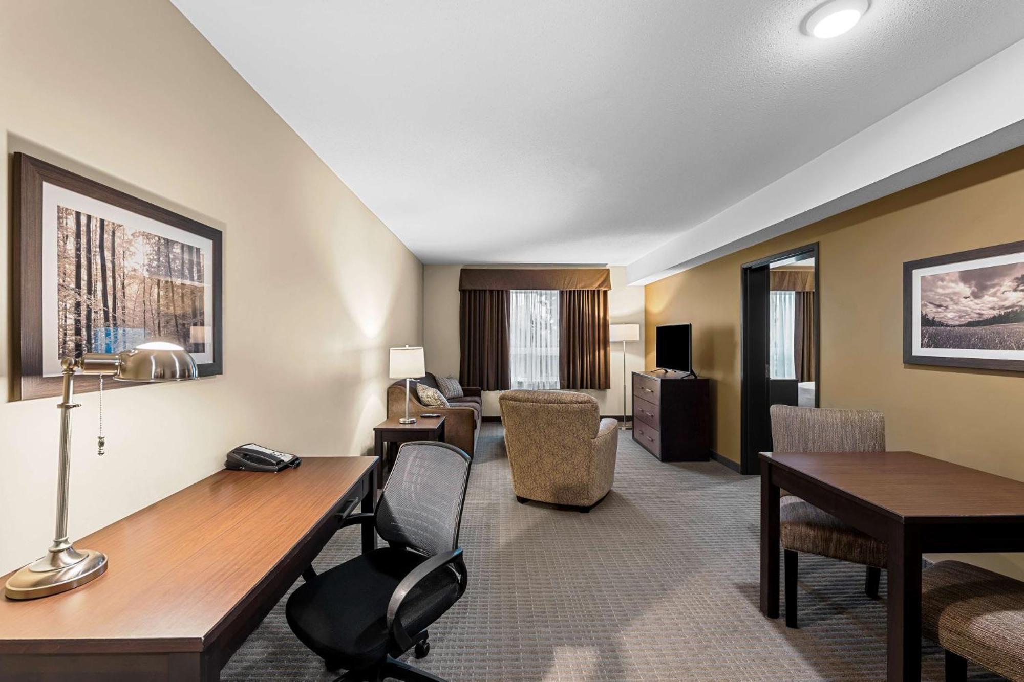 Best Western Plus Lacombe Inn And Suites Exterior foto