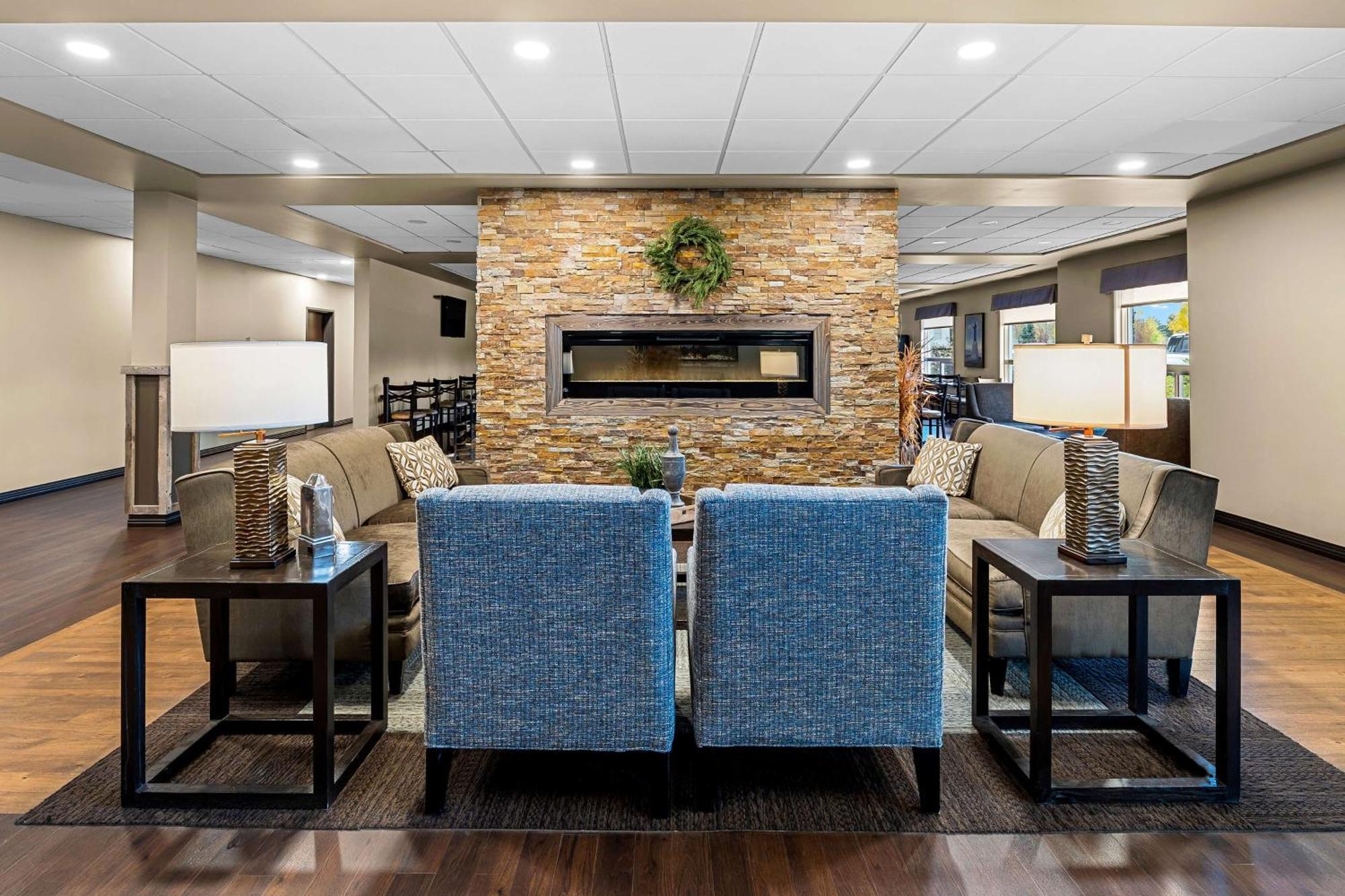 Best Western Plus Lacombe Inn And Suites Exterior foto
