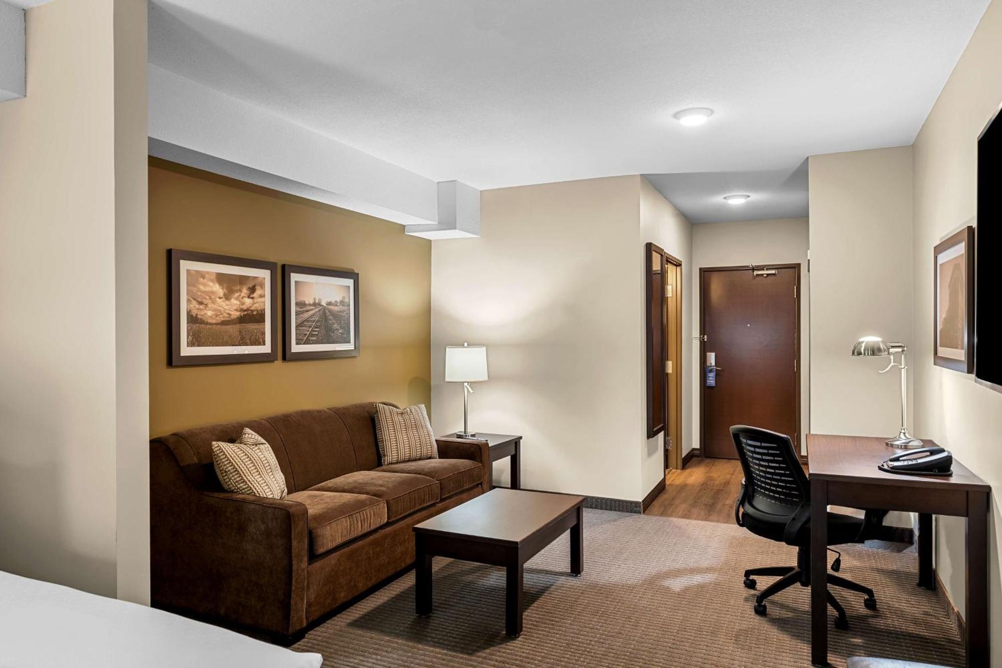 Best Western Plus Lacombe Inn And Suites Exterior foto
