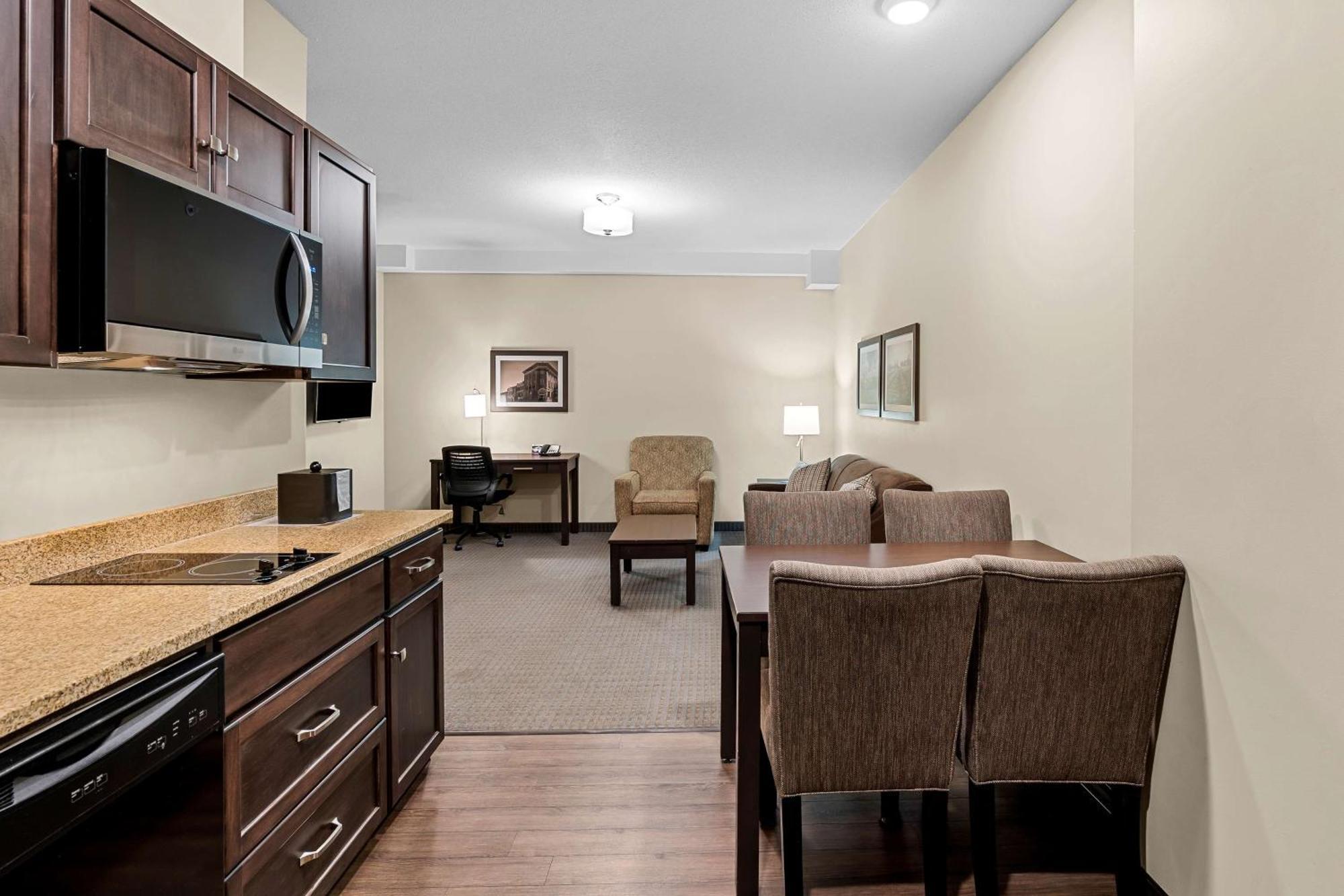 Best Western Plus Lacombe Inn And Suites Exterior foto