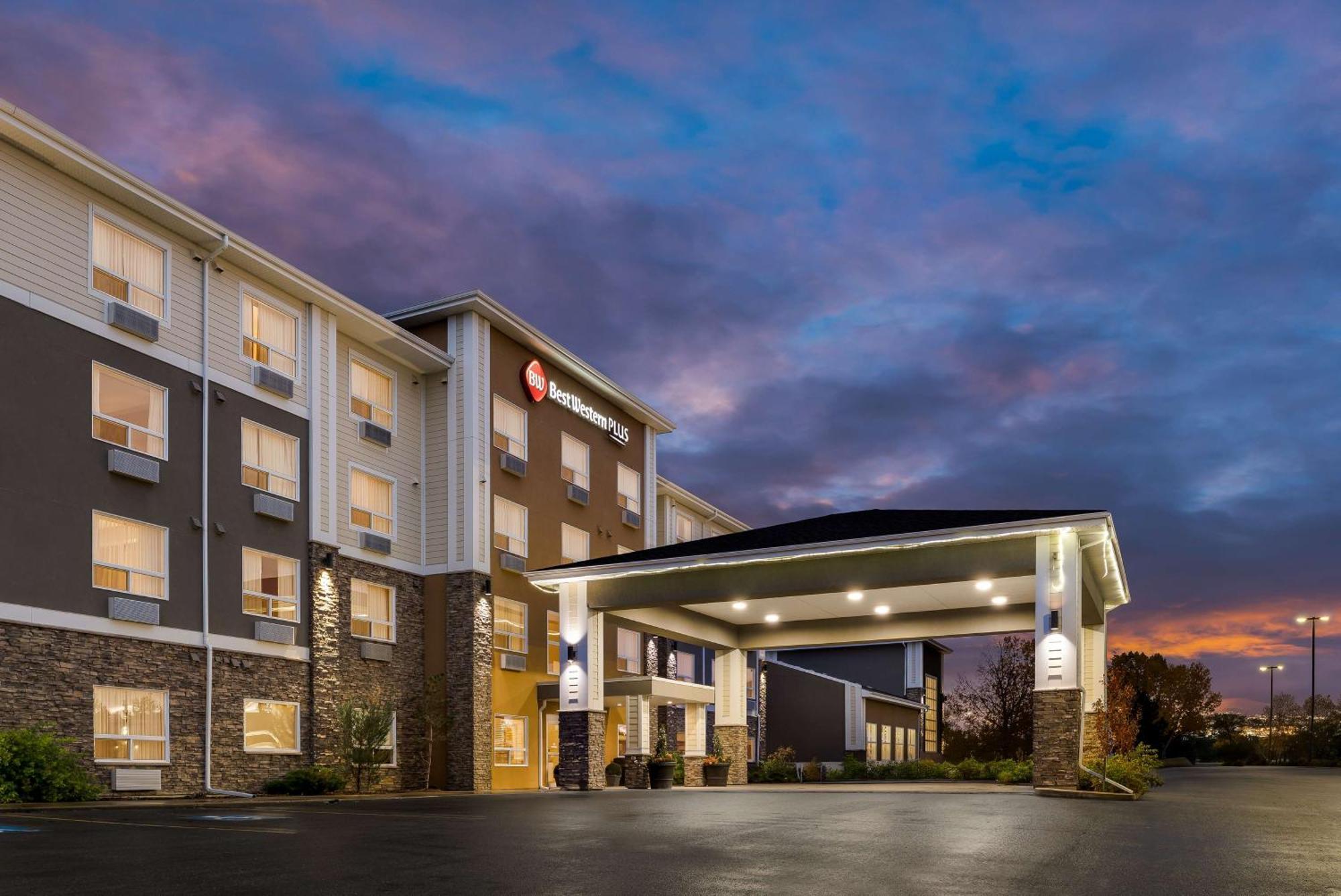 Best Western Plus Lacombe Inn And Suites Exterior foto