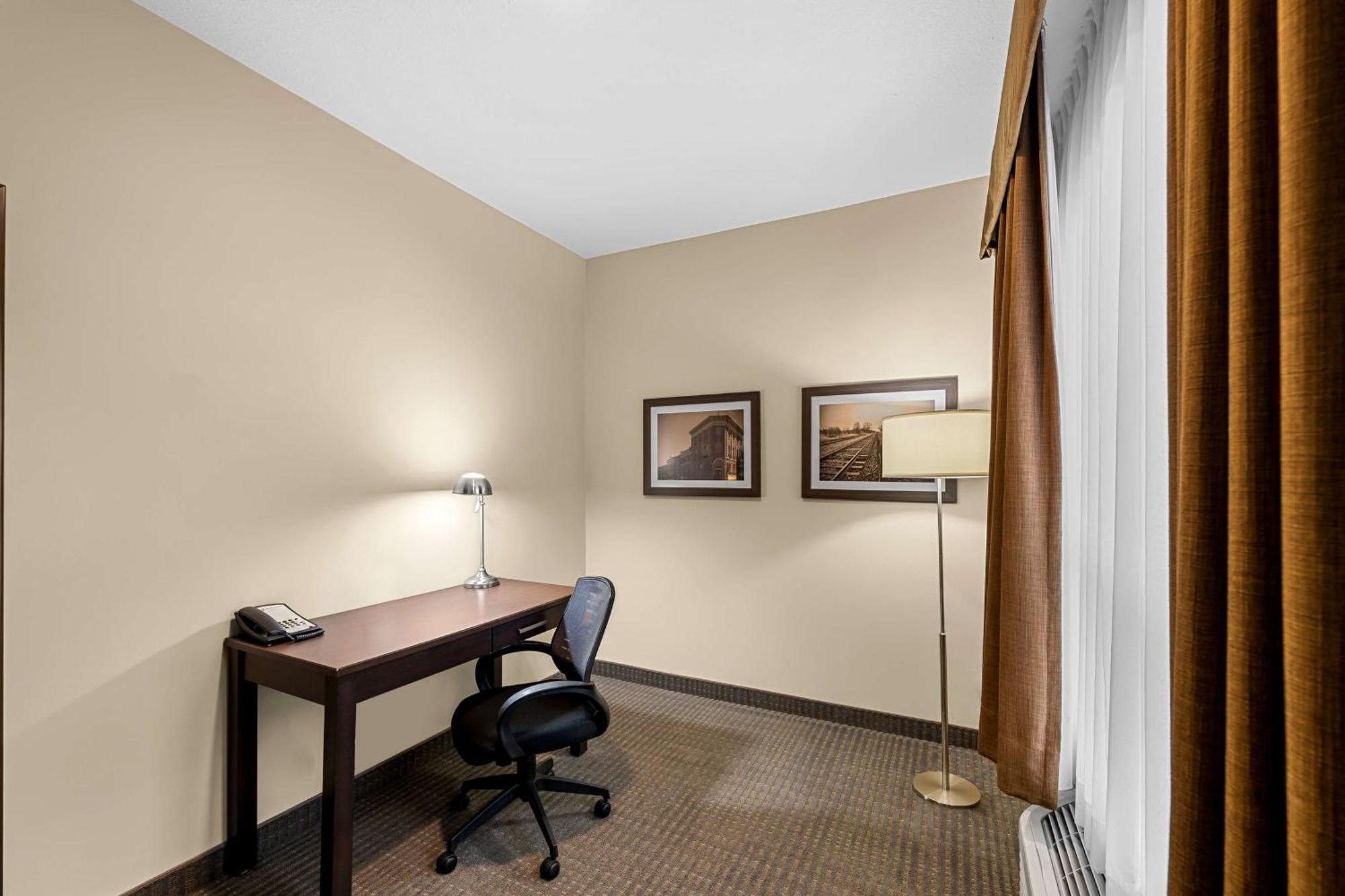 Best Western Plus Lacombe Inn And Suites Exterior foto