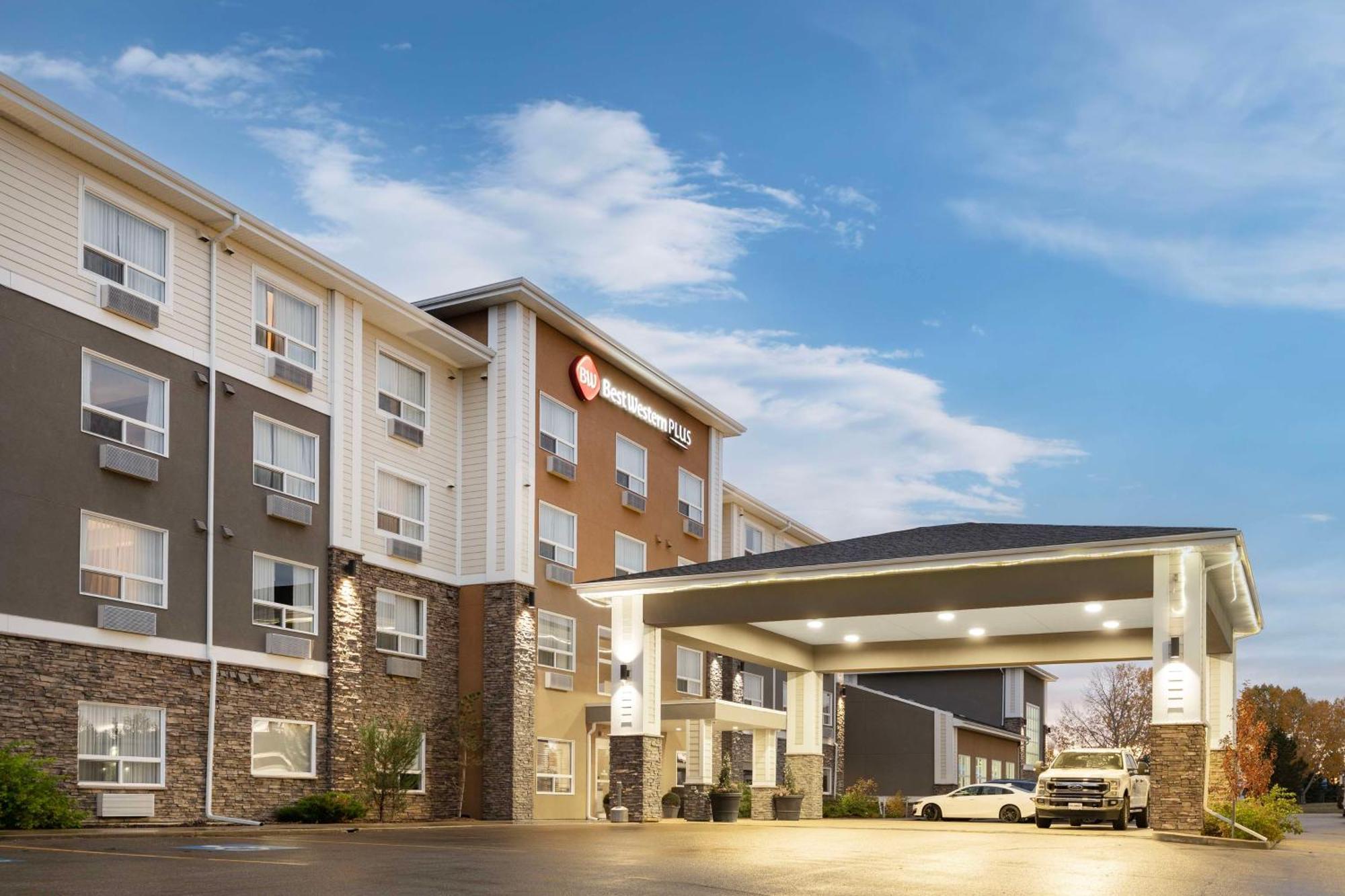 Best Western Plus Lacombe Inn And Suites Exterior foto
