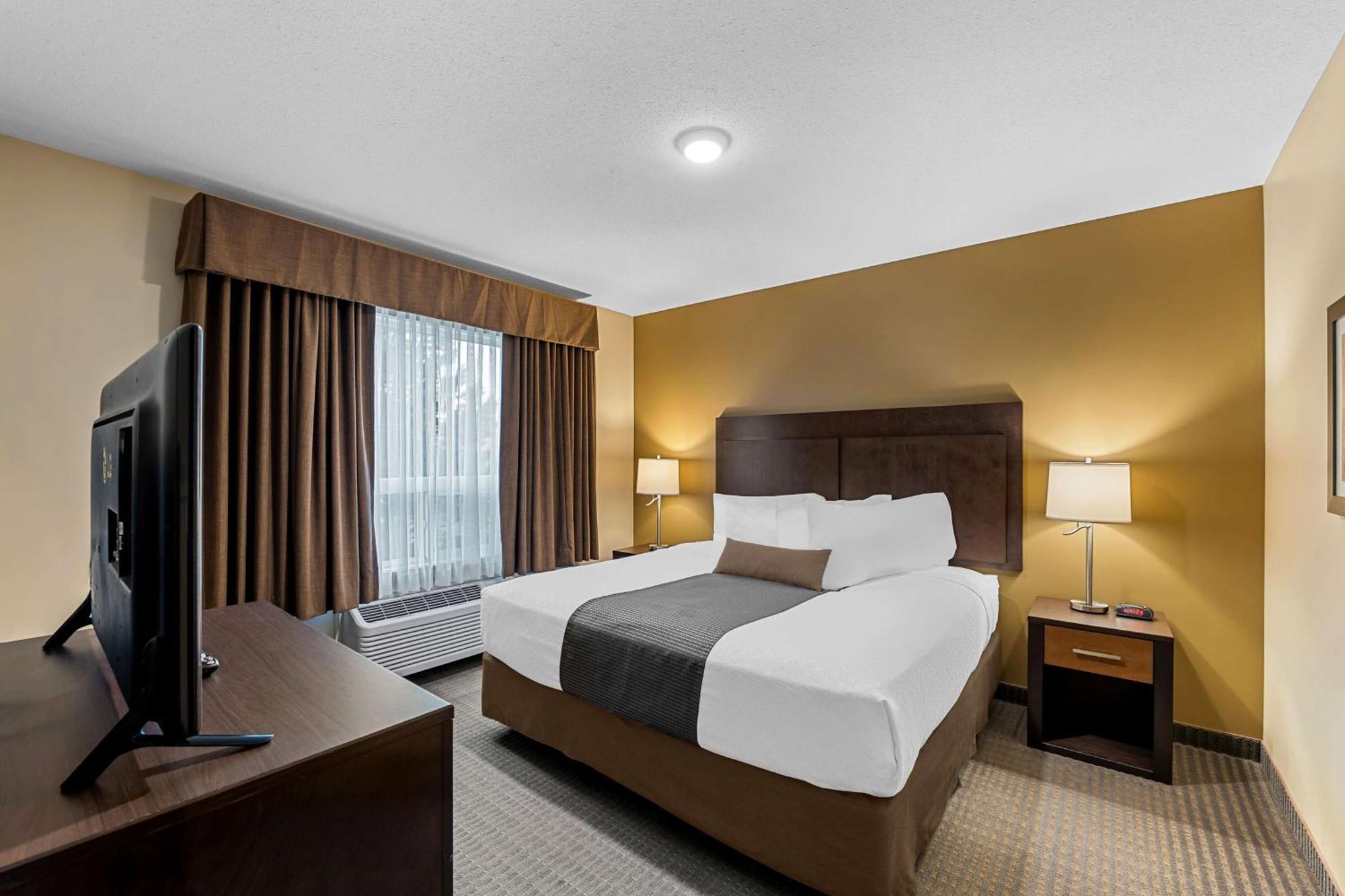 Best Western Plus Lacombe Inn And Suites Exterior foto