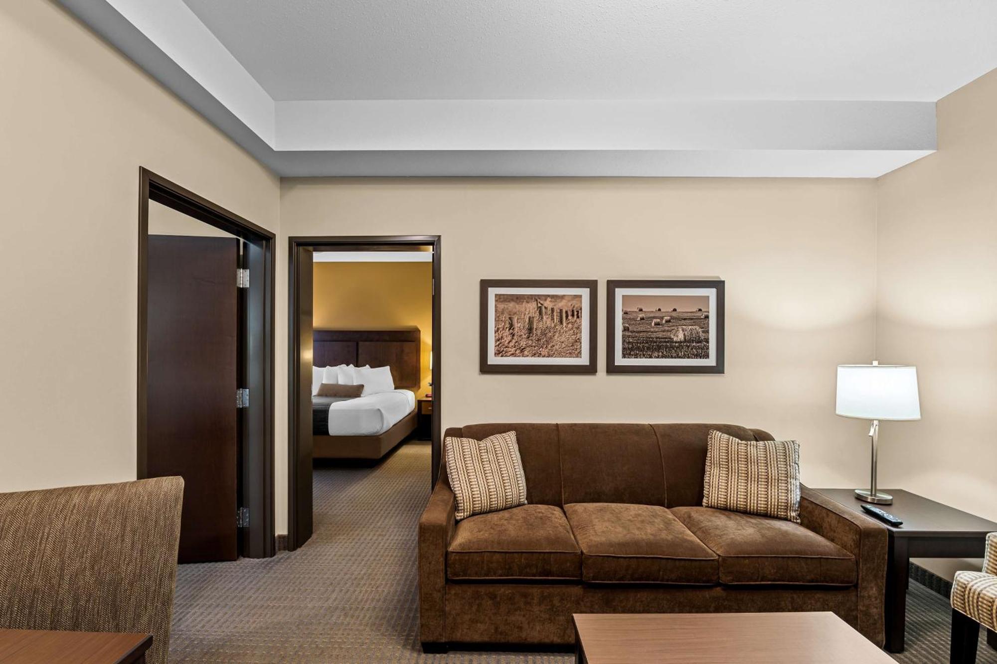 Best Western Plus Lacombe Inn And Suites Exterior foto