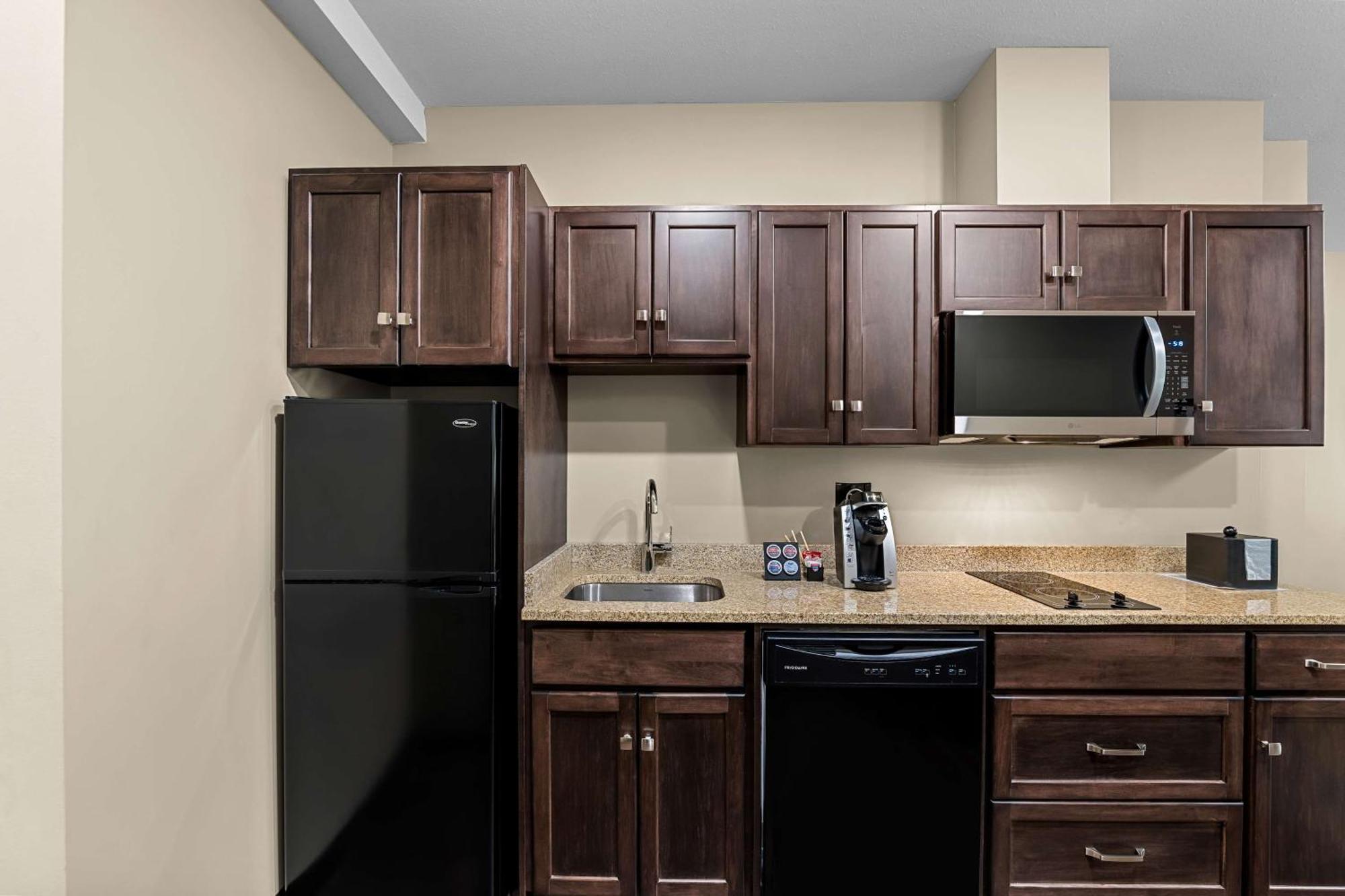 Best Western Plus Lacombe Inn And Suites Exterior foto