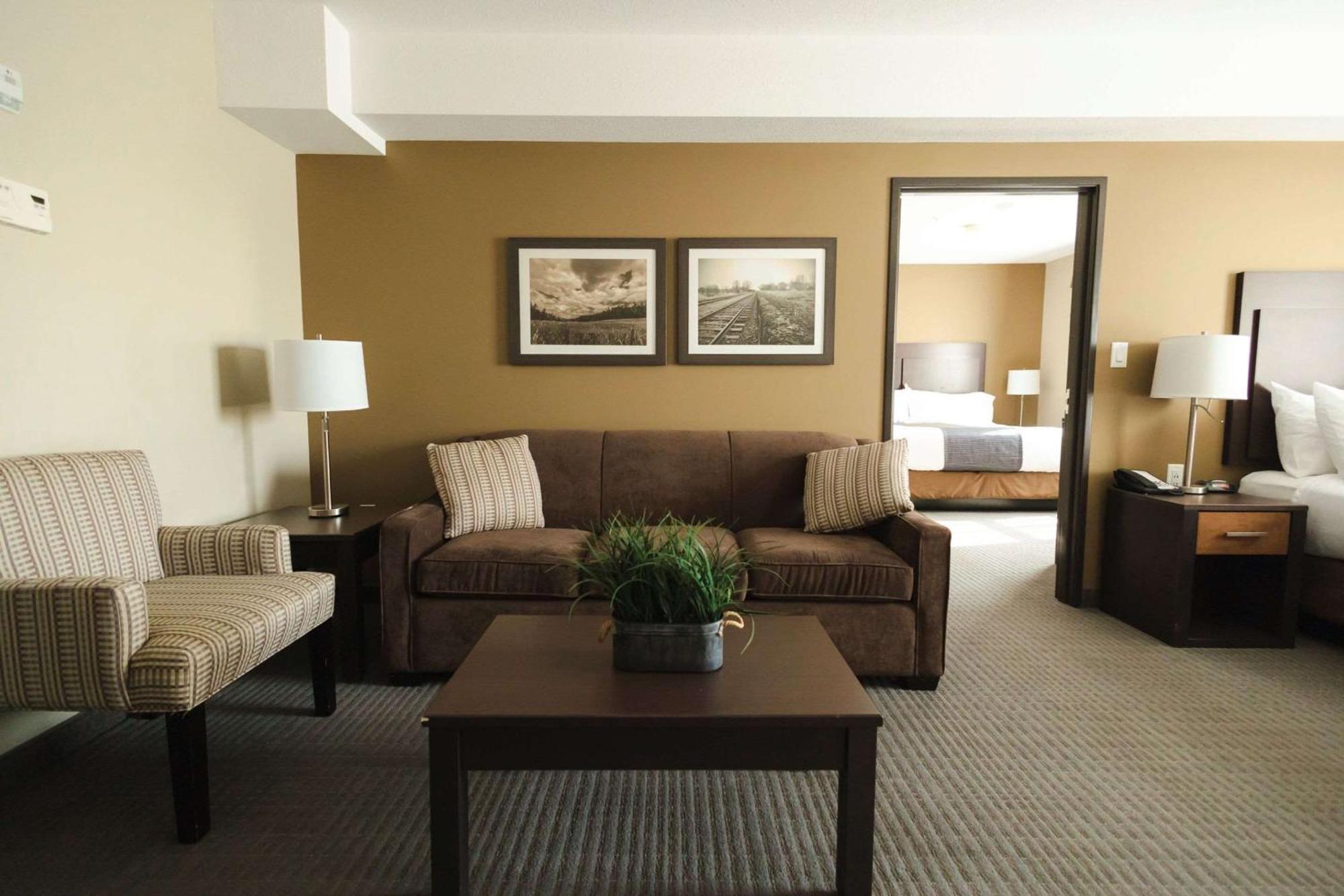 Best Western Plus Lacombe Inn And Suites Exterior foto