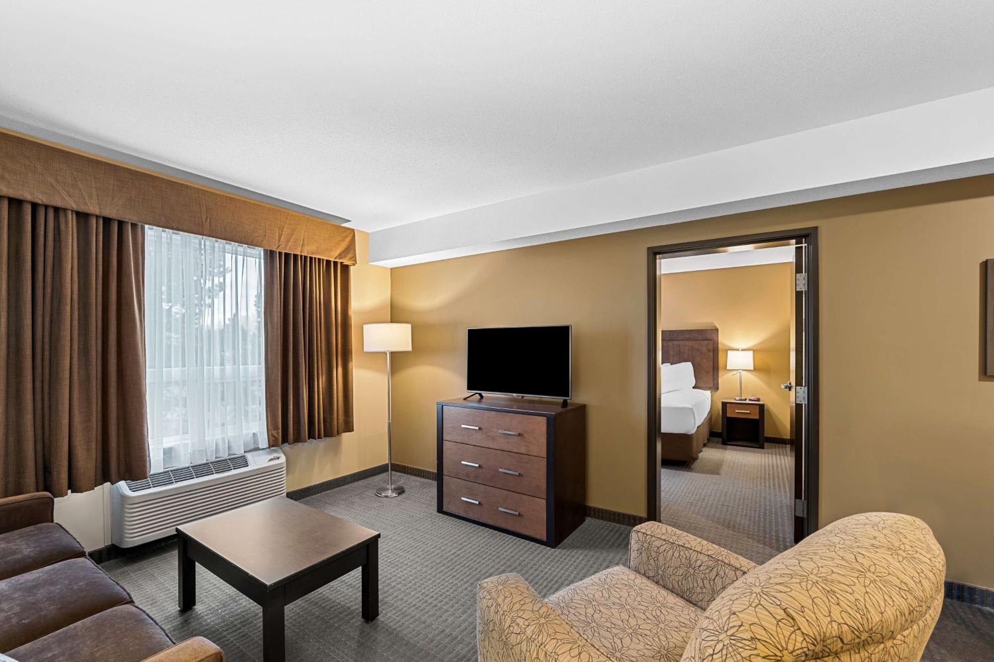 Best Western Plus Lacombe Inn And Suites Exterior foto