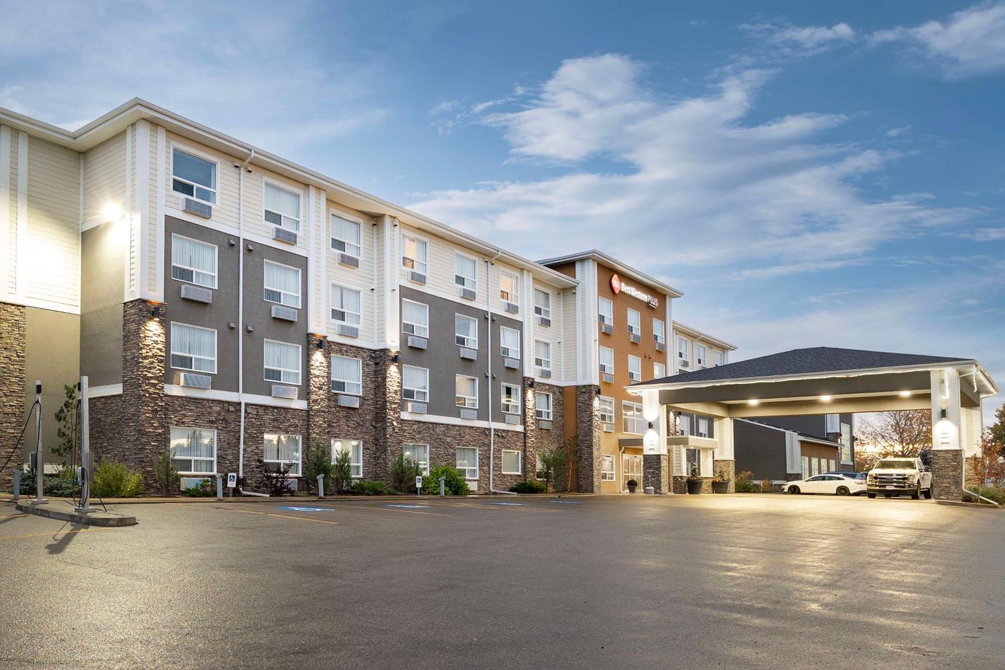 Best Western Plus Lacombe Inn And Suites Exterior foto