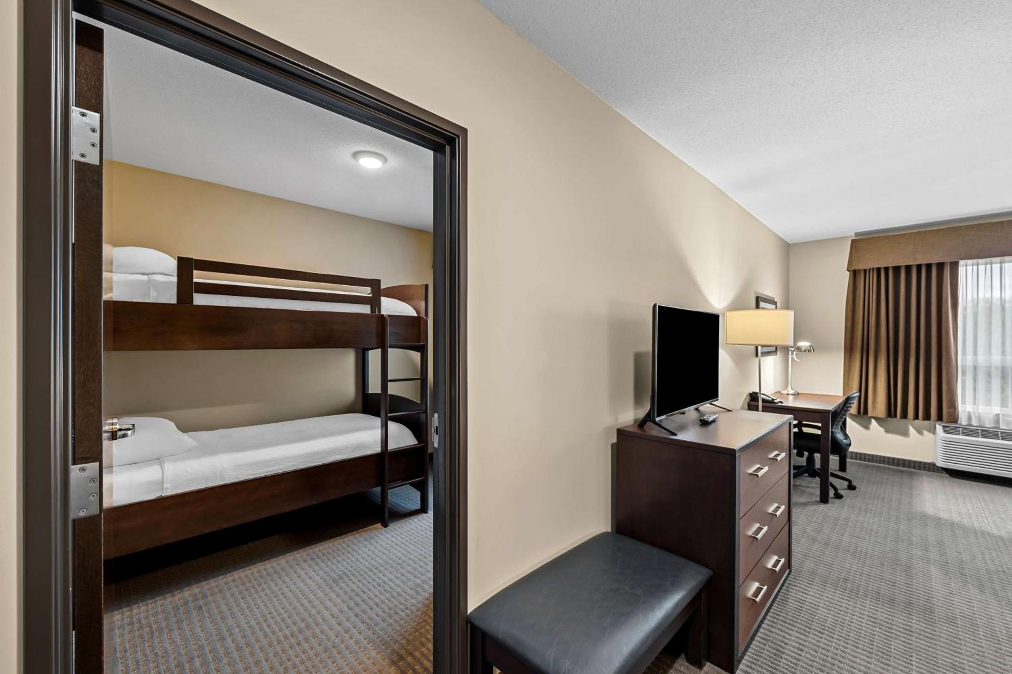 Best Western Plus Lacombe Inn And Suites Exterior foto