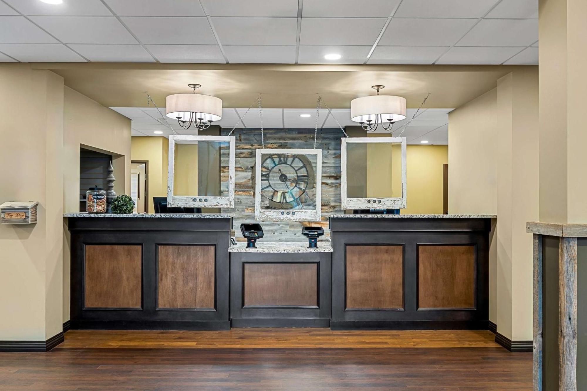 Best Western Plus Lacombe Inn And Suites Exterior foto