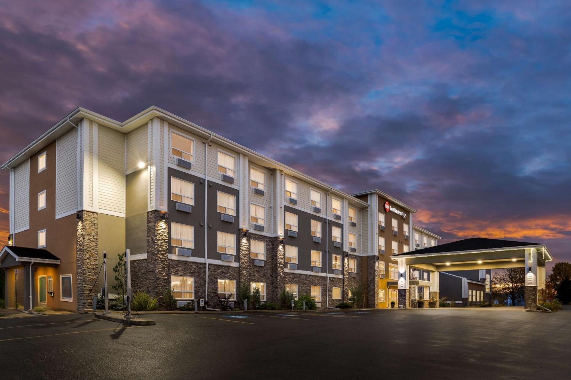 Best Western Plus Lacombe Inn And Suites Exterior foto